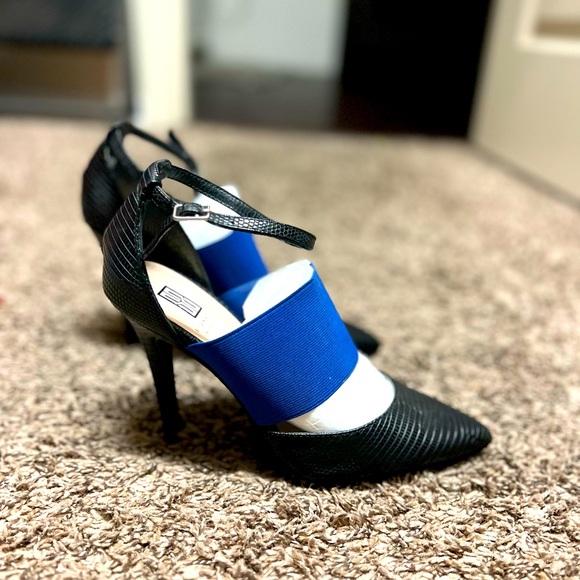 7.5 Signature black & blue 5in heels - Picture 1 of 5